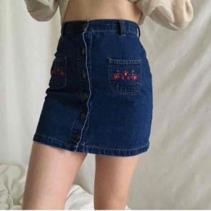 Vintage floral emboridered denim skirt