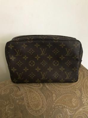 Louis Vuitton Trousse 23