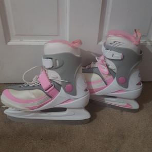 Girl's ice skates