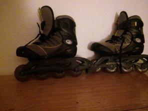 Size adjustable rollerblades