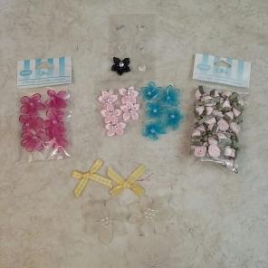 Small flowers and bows
