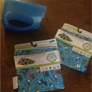 Munchkin bath water & 2 reusable bag