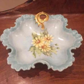 18/1900's Antique Scalloped Dish/Bowl