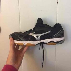 MIZUNO WAVE HURRICANE VOLLEYBALL SHOES