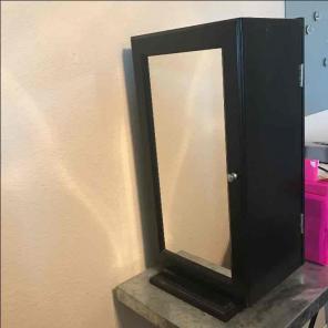 Jewelry box