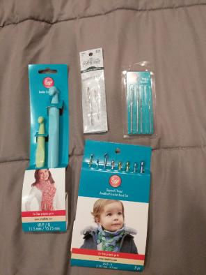 4 piece crocheting bundle