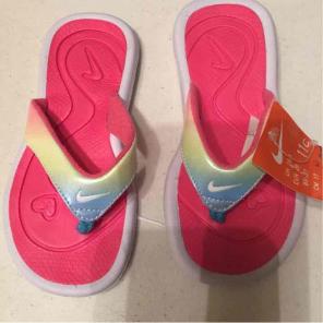 Nike white and Pink Flip Flops Girls 11