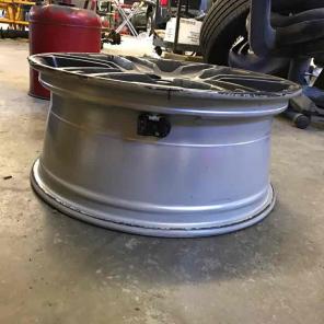 Black Range Rover rim
