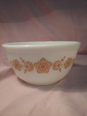 PYREX #402 1.5qt Butterfly Gold bowl