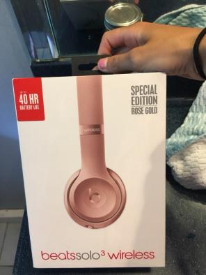 Brand New In Box Seats Solo 3 Rose Gold