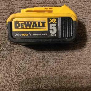 DeWalt 20v max 5.0 ah