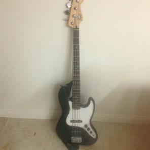 Black squier jazz bass