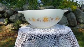 Pyrex Town and Country mixing bowl