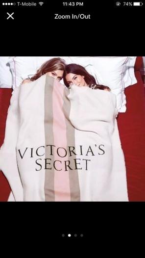 VS FLEECE BLANKET