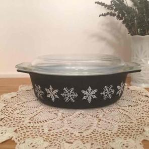 Pyrex Charcoal Snowflake 043