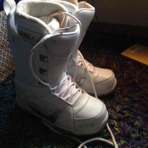 32 Snowboard Boots