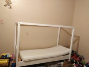Canopy bed for toddler