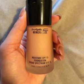 MAC Mineralize Foundation SPF 15