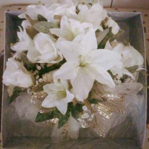 Bridal Ivory Bouquet w/Throw-Away