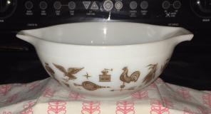 Pyrex Early American 443