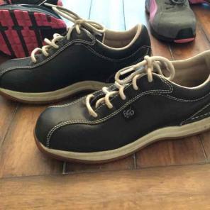 Steel toe shoes. Rockport.