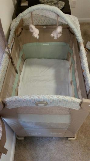 Graco Travel Lite Crib with Stages