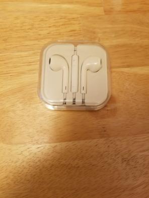EARBUDS WITH MIC FREE SHIPPING