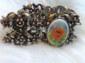 Vintage handpainted ROSE Cameo Bracelet