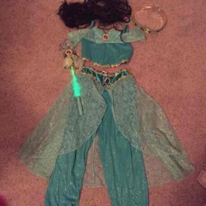 Jasmine outfit
