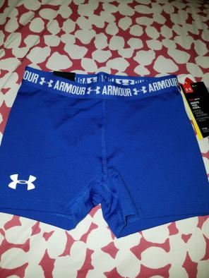 Nwt under armour shorts youth medium