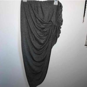 Asymmetrical skirt bundle