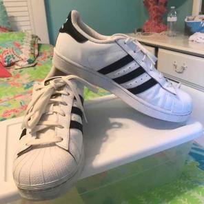 Adidas superstars