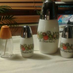 Vintage Shaker Set (4 piece)
