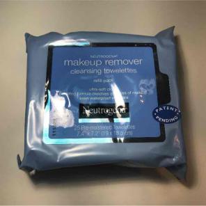 New Sealed Neutrogena Makeup Wipes