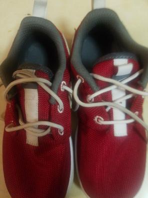 Red Nike Roshe