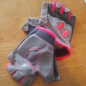 Under Armour weightlifting glove
