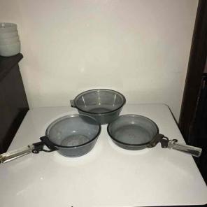 Pyrex cookware set