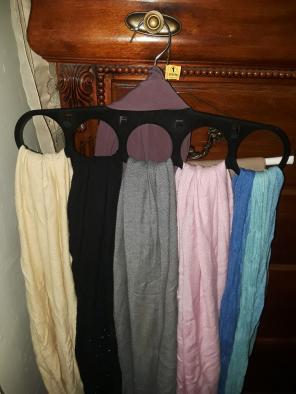 4 piece velvet scarf Hanger set