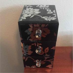 Jewelry box