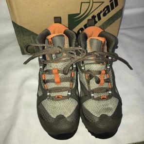 New Montrail Women's Hiking Boots SZ 5.5