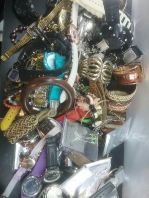Mixed lot of bracelets and watches