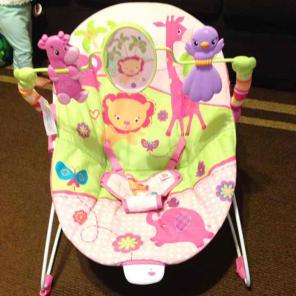 vibrating bouncer seat with toy bar