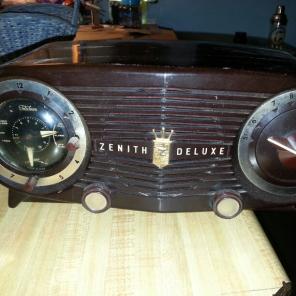 Vintage 1950s radio still works great!