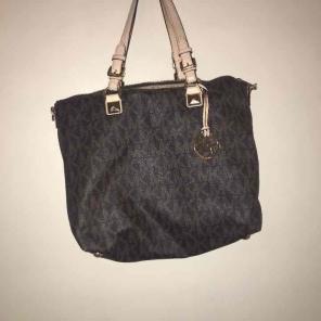 MK (Michael Kors) Large SignatureHandbag