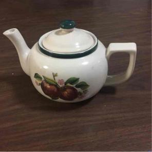 China Pearl White Porcelain 40oz. Teapot