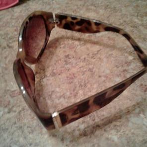 Tommy Hilfiger sunglasses no scratches