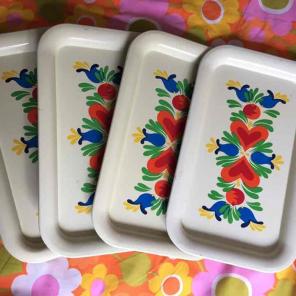 Cute floral vintage trays set of 4