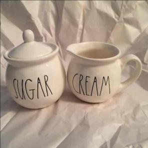 Rae Dunn sugar and creamer set