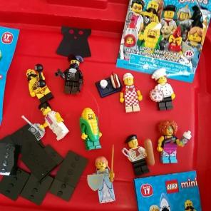 9 Lego series 17 minifigures -super rare