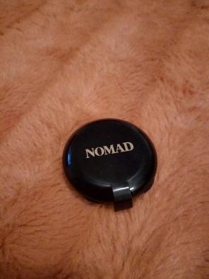 Nomad illuminating highlight powder